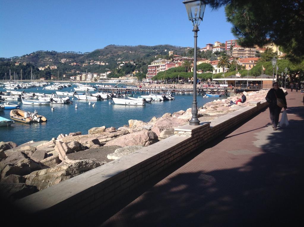 Affittacamere La Baia Di Lerici Bagian luar foto