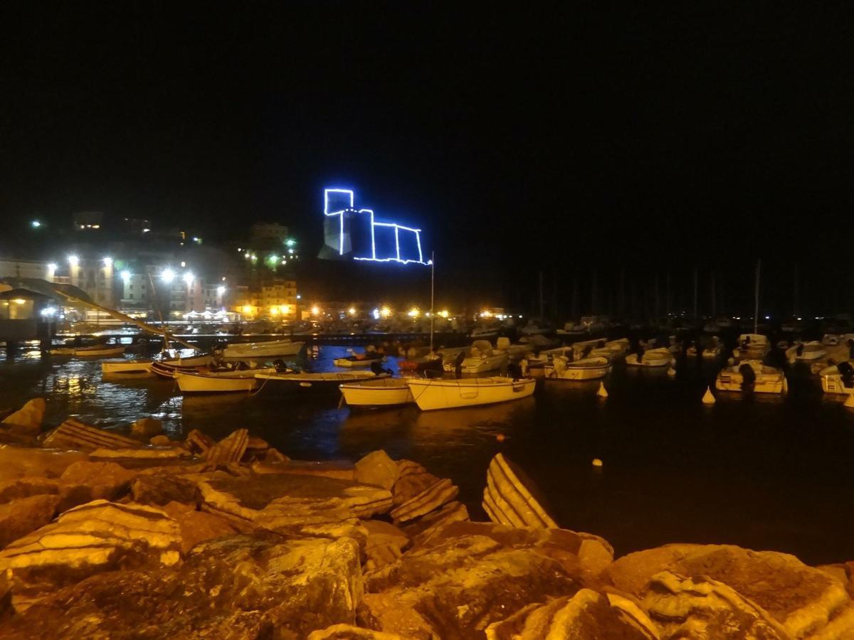 Affittacamere La Baia Di Lerici Bagian luar foto