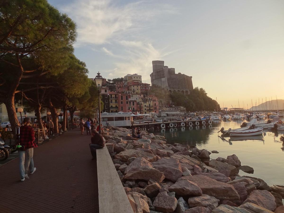 Affittacamere La Baia Di Lerici Bagian luar foto