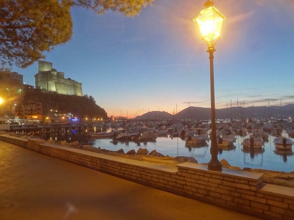 Affittacamere La Baia Di Lerici Bagian luar foto