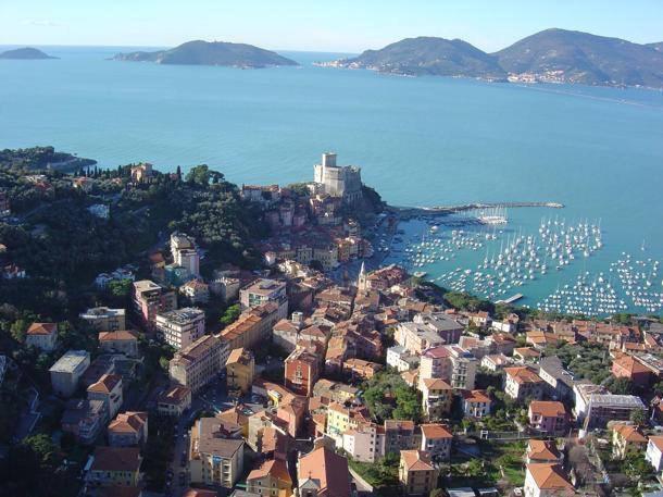 Affittacamere La Baia Di Lerici Bagian luar foto